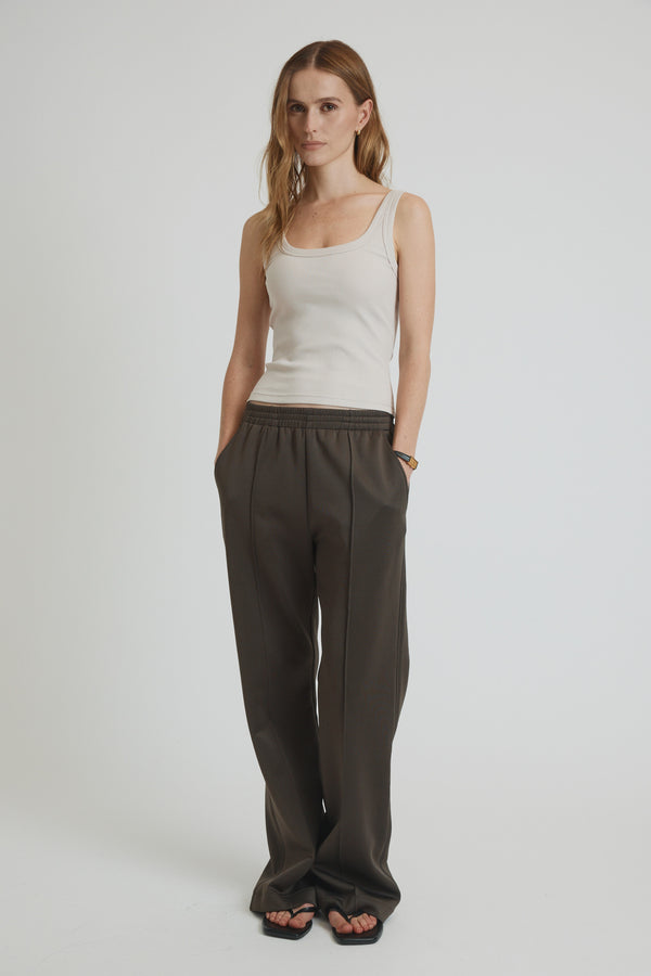 drew track pant in gravel