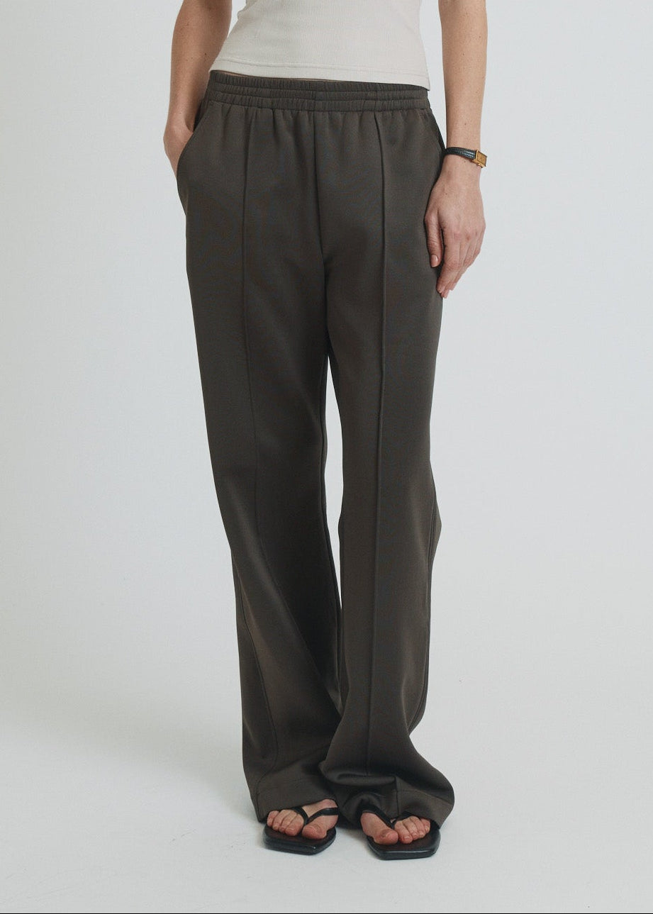 drew track pant in gravel